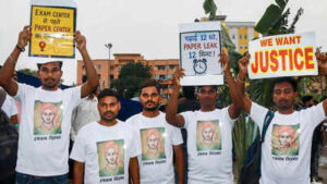 protest in ranchi over alleged jpsc jssc exam irregularities