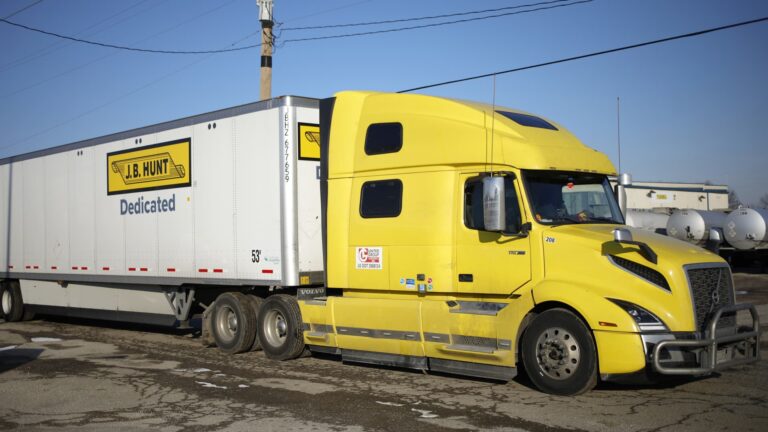 107214779 1679668775961 gettyimages 1237808450 JB HUNT TRANSPORT EARNS