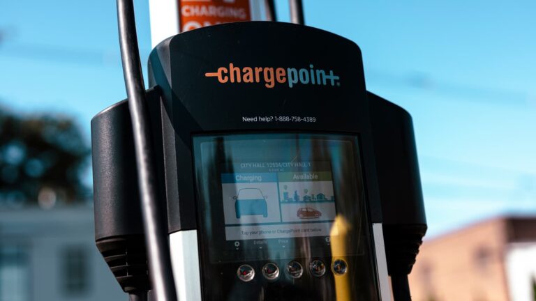 108358418 1788446023097 gettyimages 2169557788 CHARGEPOINT EARNS