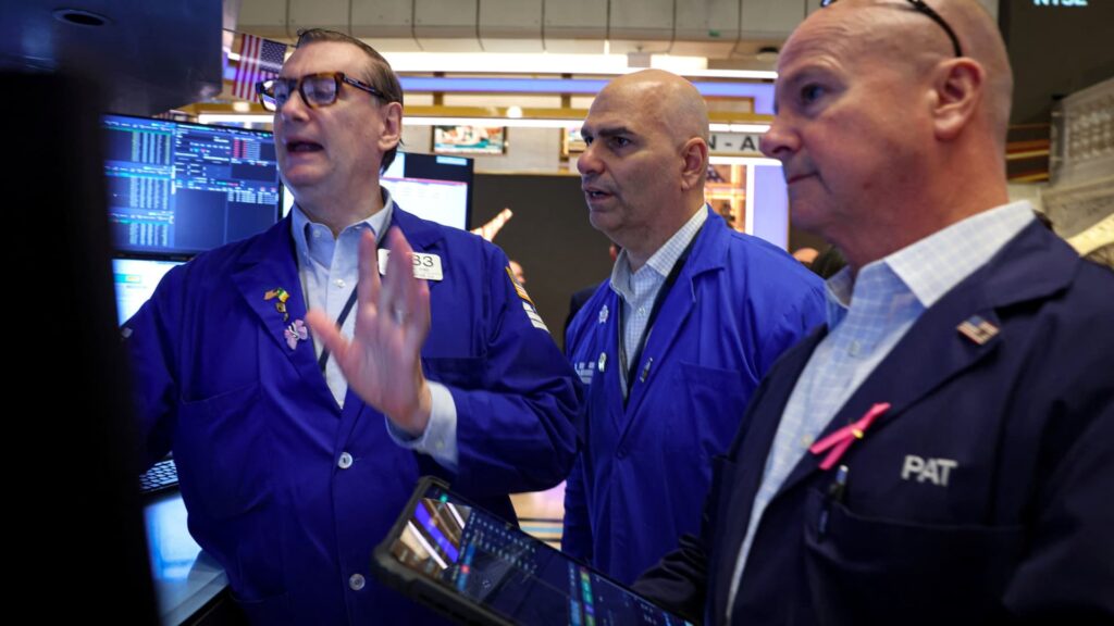 108359875 17888859092026 09 08t164028z 1466658885 rc22fnav82e2 rtrmadp 0 usa stocks