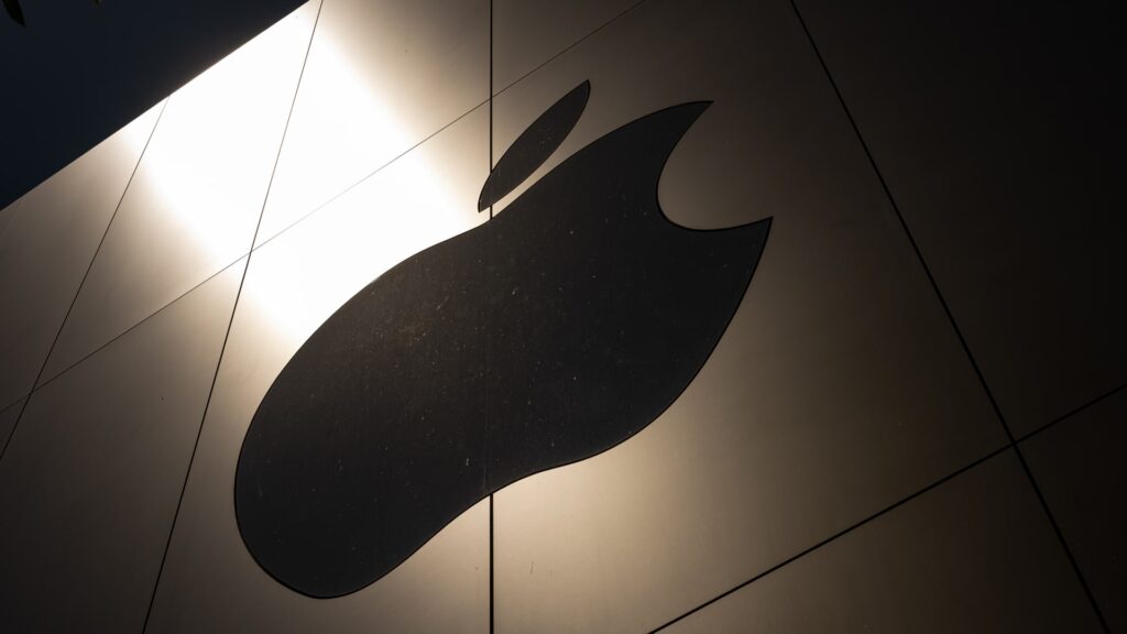 108359943 1788891536798 gettyimages 2287503358 APPLE EARNS