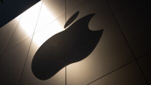 108359943 1788891536798 gettyimages 2287503358 APPLE EARNS
