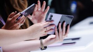 108360225 1788938251624 gettyimages 2286645336 UK SAMSUNG
