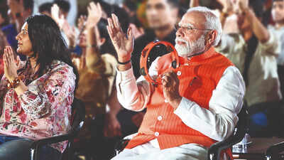 blend social reforms with political work pm