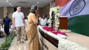 congress leaders mallikarjun kharge sonia gandhi and rahul gandhi paid tribute to former prime minister manmohan singh on his birth anniversary