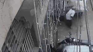 delhi building collapse