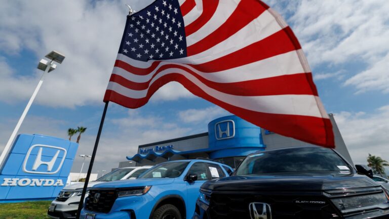 108122414 17431043312025 03 27t193607z 820098562 rc2tldaijr6i rtrmadp 0 usa trump tariffs autos