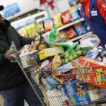 108230160 17637550592025 11 21t195201z 1937334742 rc241iadto5c rtrmadp 0 holidayshopping retail walmart