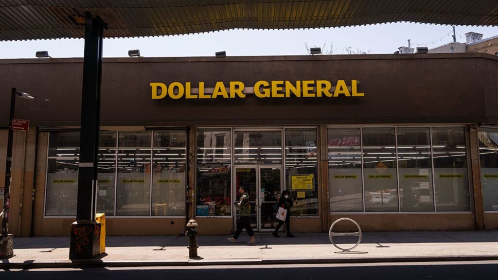 108234580 1764611702760 gettyimages 2217834647 DOLLAR TREE EARNS