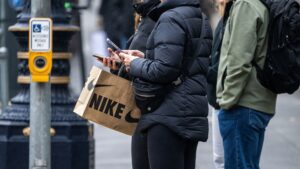 108243316 1766011867219 gettyimages 2251801004 NIKE EARNS