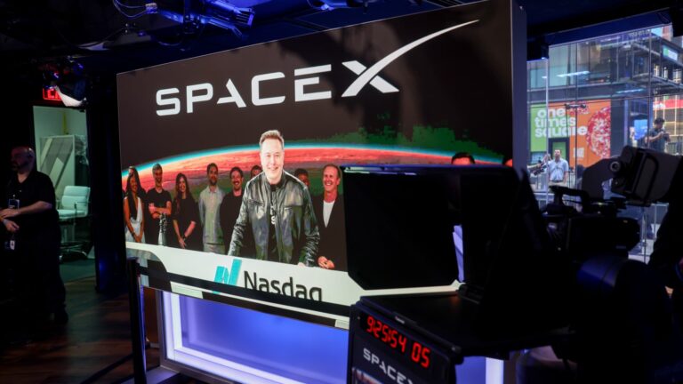108321535 1781310783695 gettyimages 2280560635 SPACEX IPO