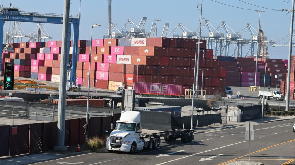 108354862 1787782636413 gettyimages 2291629463 1568136 port of long beach ajs 07