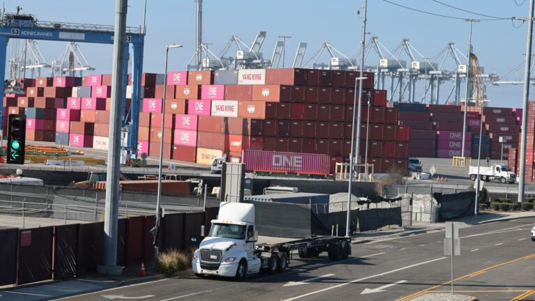108354862 1787782636413 gettyimages 2291629463 1568136 port of long beach ajs 07