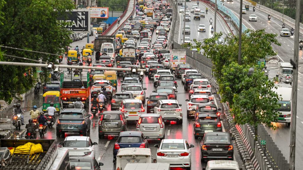 108370826 1790831930932 gettyimages 2292943514 20260904 dli rkr mn delhi traffic 0001