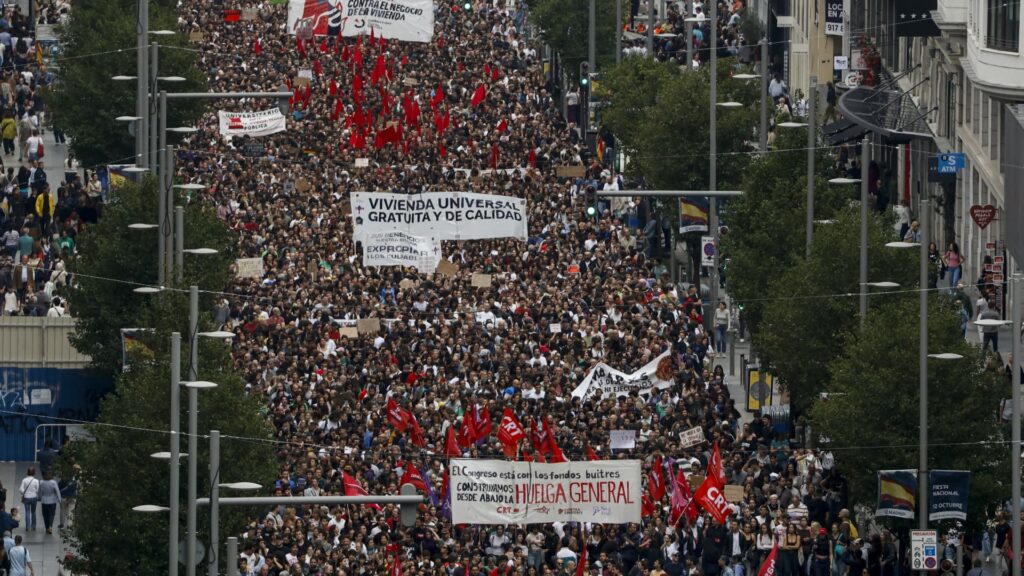 108372251 1791094686841 gettyimages 2298365920 20261003 housing protest pb01682 sqjihtod