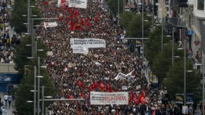 108372251 1791094686841 gettyimages 2298365920 20261003 housing protest pb01682 sqjihtod
