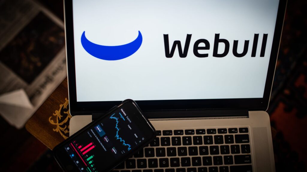 108373609 1791318808132 gettyimages 1230914309 WEBULL ROBINHOOD