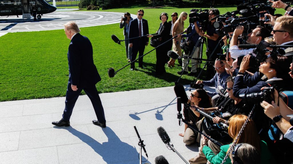 108409911 1792002055026 108409911 1792001421377 gettyimages 2299506355 TRUMP DEPART WH