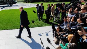 108409911 1792002055026 108409911 1792001421377 gettyimages 2299506355 TRUMP DEPART WH
