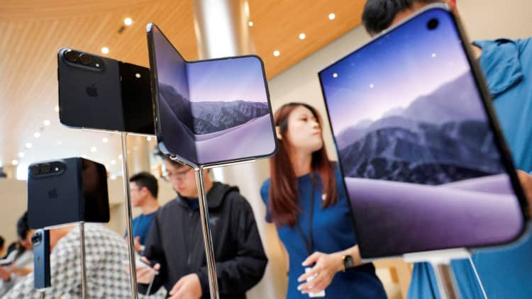 108451420 17927573932026 10 23t080510z 32500351 rc2o8oarl4rn rtrmadp 0 apple iphone china