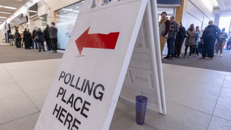 108475401 1793203728429 gettyimages 2301869187 ALASKA MIDTERMS