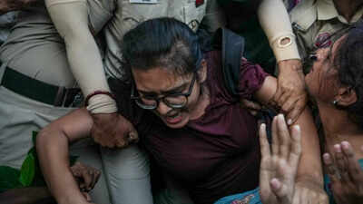 protest against cec in delhi