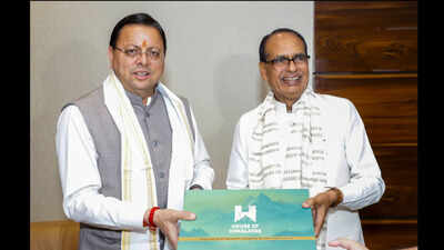 shivraj singh chouhan meets pushkar singh dhami